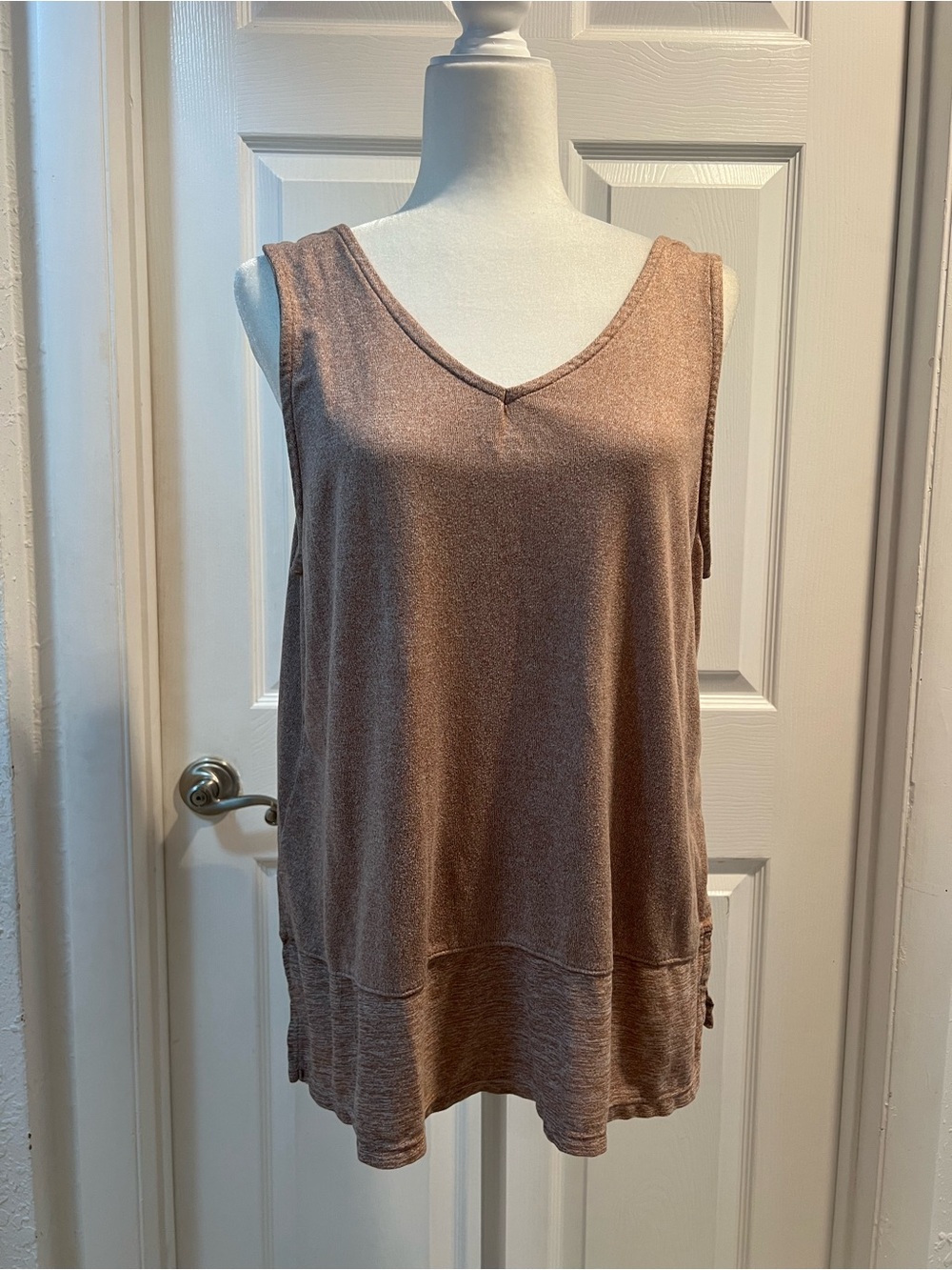 Sleeveless V-Neck Relaxed Tank Top - Brown Size Large